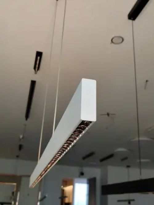 天花沒有射燈的情況下適合運用上下發(fā)光的產(chǎn)品 無主燈設(shè)計 燈飾照明 源頭實力廠家 燈具搭配